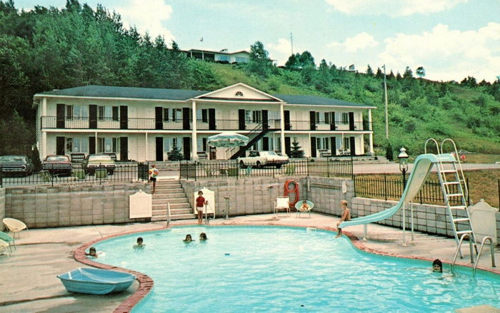 Bay Inn of Petoskey (Christiannasborg Motel) - Vintage Postcard Back (newer photo)
